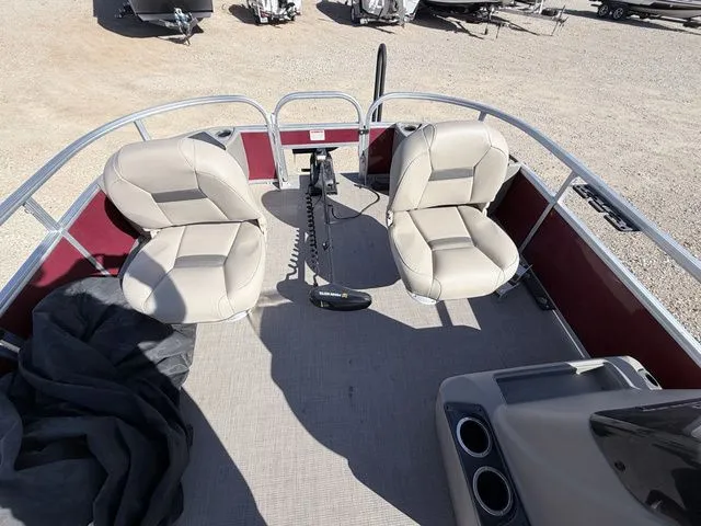 Slide: The Image of Sun Tracker 18 Bass Buggy 2025 - 8