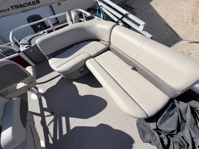 Slide: The Image of Sun Tracker 18 Bass Buggy 2025 - 9