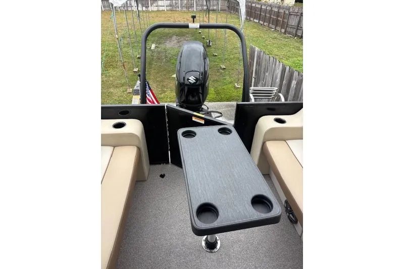 Slide: The Image of 2022 Veranda Vista 22RC boat interior with table and seating arrangement. - 19