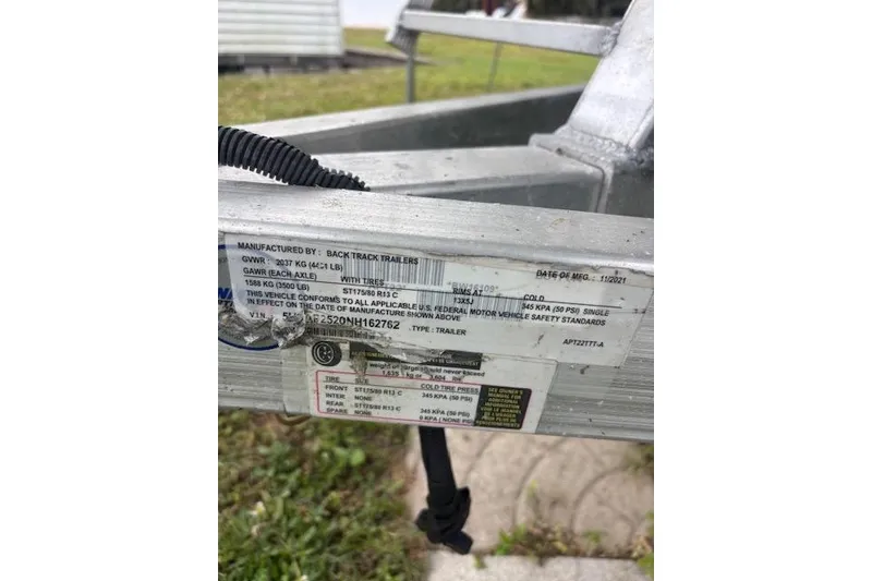 Slide: The Image of 2022 Veranda Vista 22RC trailer label, showing specifications and manufacturing details. - 34