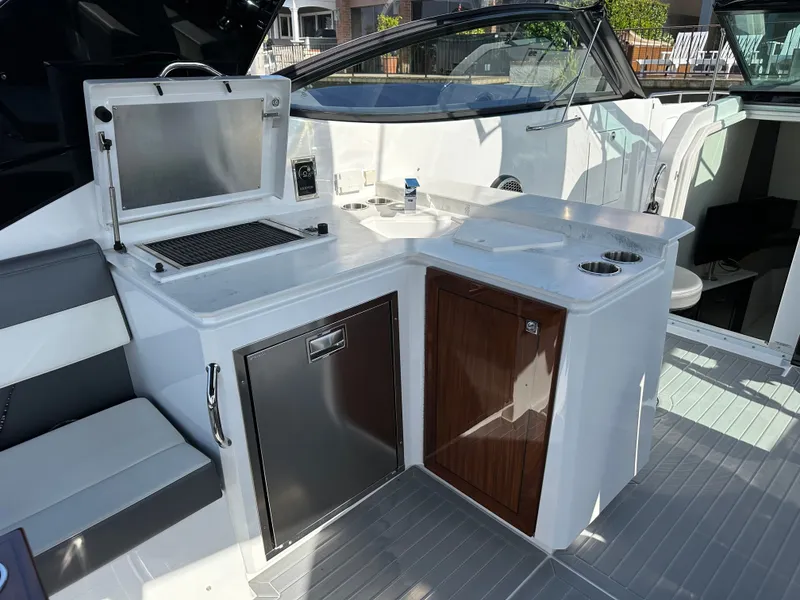 Slide: The Image of Cruisers 38 GLS 2021 - 15