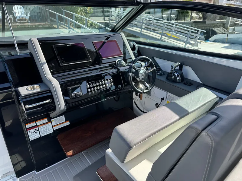 Slide: The Image of Cruisers 38 GLS 2021 - 17