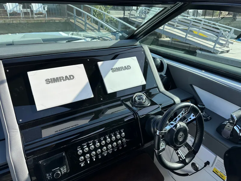 Slide: The Image of Cruisers 38 GLS 2021 - 3