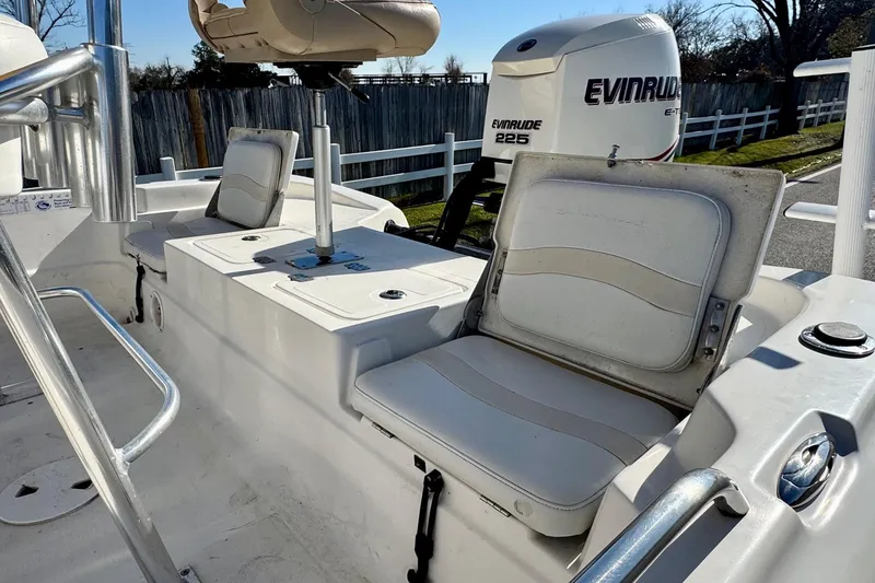 Slide: The Image of 2006 NauticStar 2200 NauticBay boat interior with Evinrude 225 engine, white seating. - 6