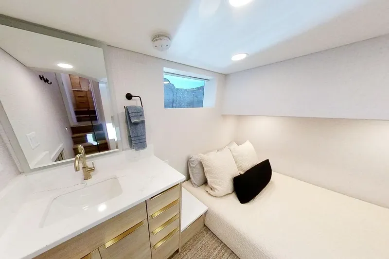 Slide: The Image of Modern Adonia Radiance Share #3 interior, 2022 model, featuring a cozy bedroom with minimalist design. - 9