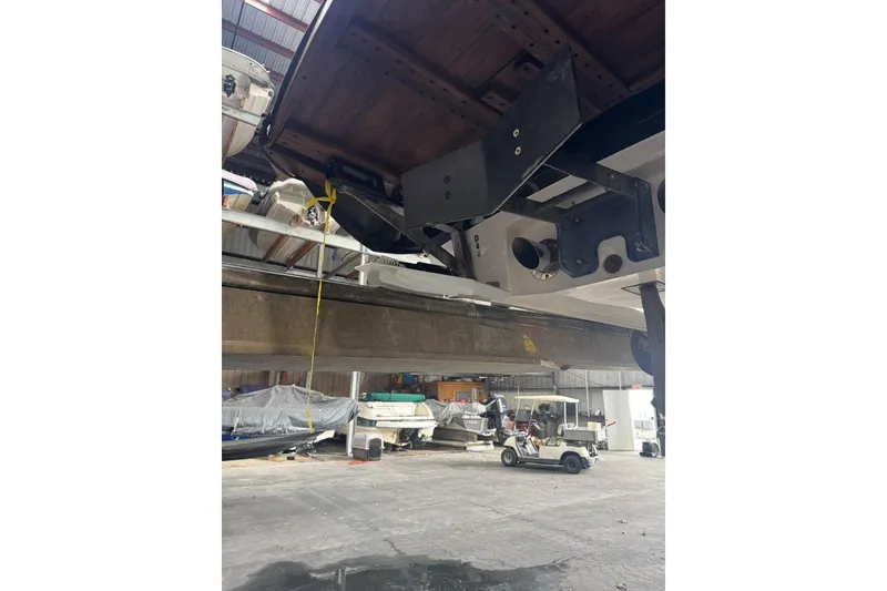 Slide: The Image of 2005 Malibu Wakesetter VLX underside view in a storage facility. - 38