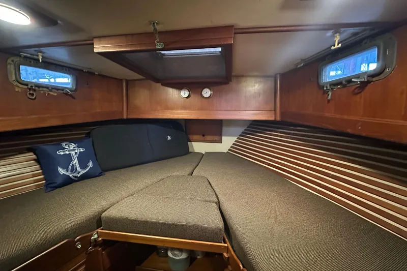 Slide: The Image of Cozy cabin interior of 1986 Present Yachts 35 MotorYacht with nautical decor. - 23