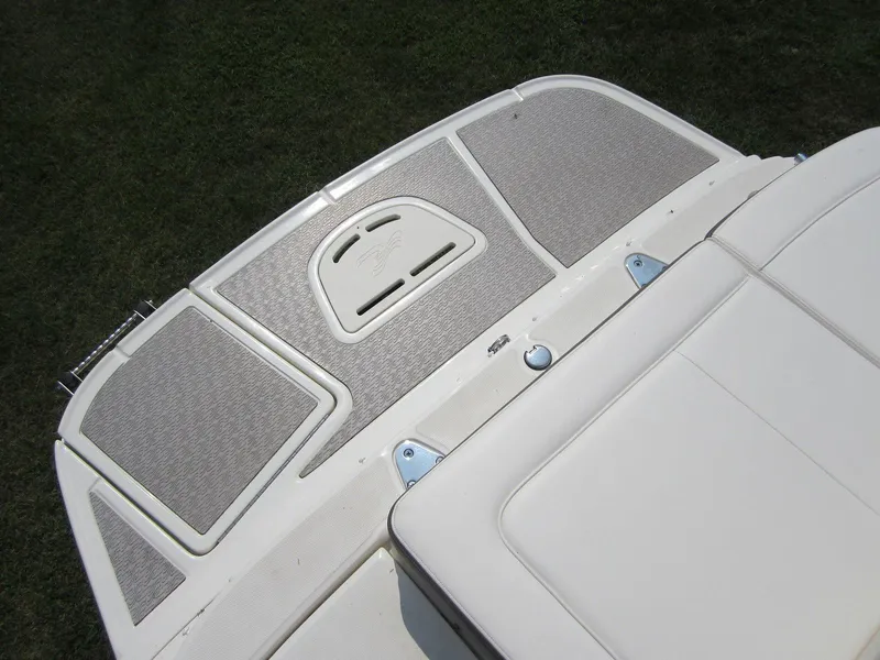 Slide: The Image of Rear view of a 2012 Sea Ray 240 Sundeck boat. - 29
