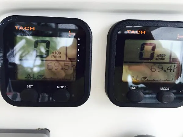 Slide: The Image of Sailfish 320 Center Console 2013 - 4