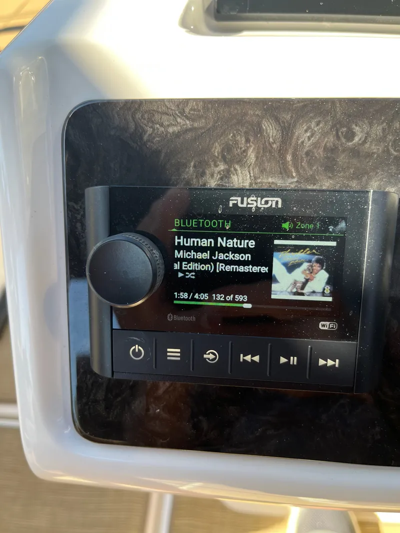 Slide: The Image of Sea Ray 19 SPX OB 2021 - 17