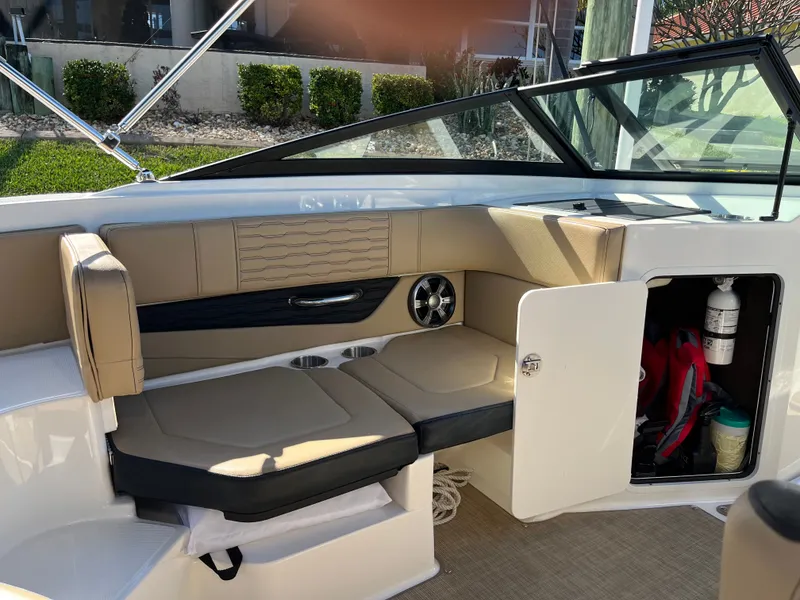 Slide: The Image of Sea Ray 19 SPX OB 2021 - 8