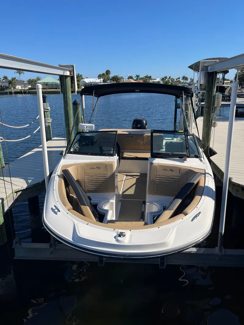 Slide: The Image of Sea Ray 19 SPX OB 2021 - 9
