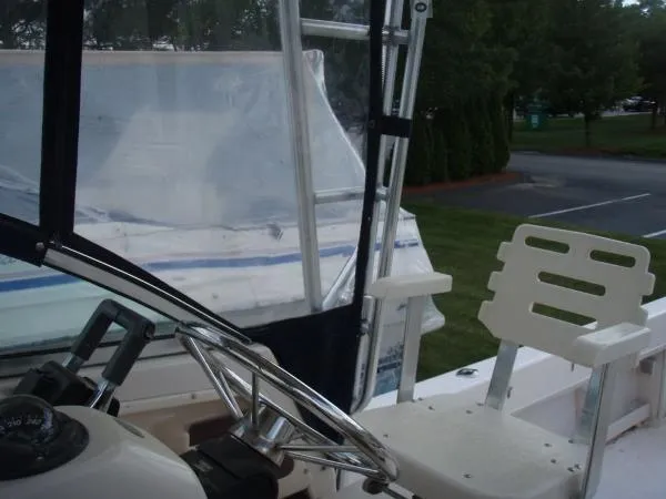 Slide: The Image of Grady-White 272 Sailfish 2000 - 8