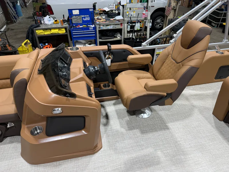 Slide: The Image of Tahoe LTZ 2385 Swingback (VRL) & Honda 4-Stroke EFI 2026 - 10