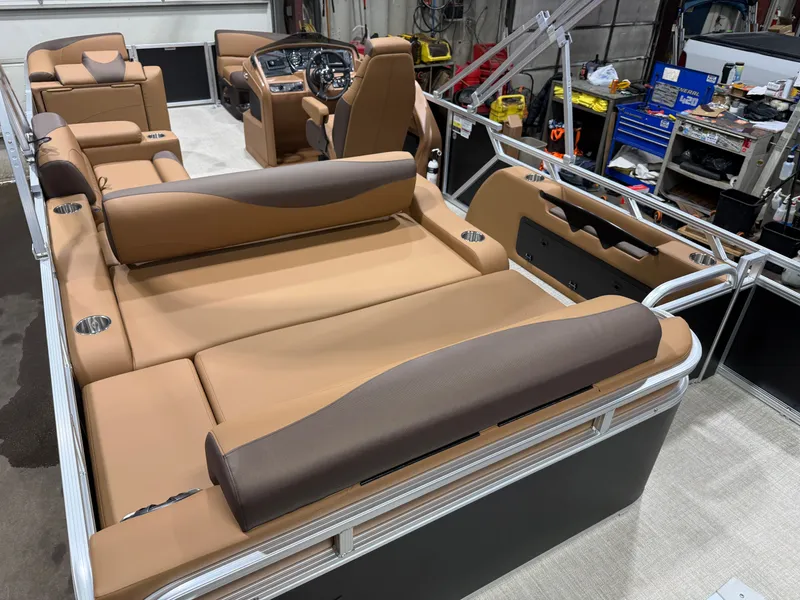 Slide: The Image of Tahoe LTZ 2385 Swingback (VRL) & Honda 4-Stroke EFI 2026 - 21