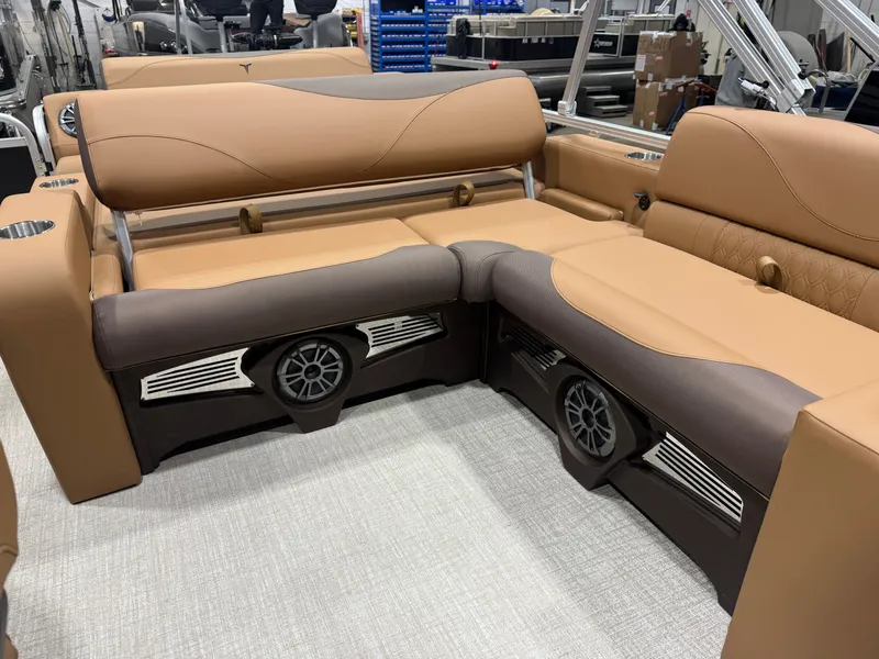 Slide: The Image of Tahoe LTZ 2385 Swingback (VRL) & Honda 4-Stroke EFI 2026 - 26