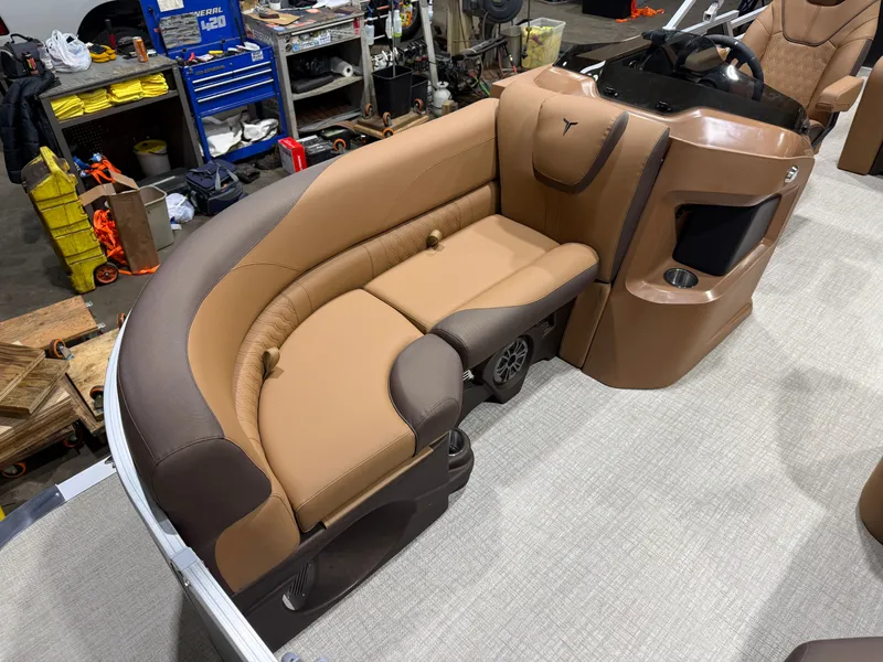 Slide: The Image of Tahoe LTZ 2385 Swingback (VRL) & Honda 4-Stroke EFI 2026 - 8