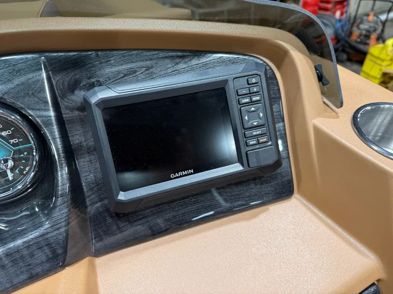 Slide: The Image of Tahoe LTZ VRL 2385 Swingback & 4-Stroke 2026 - 15