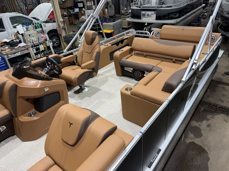 Slide: The Image of Tahoe LTZ VRL 2385 Swingback & 4-Stroke 2026 - 3