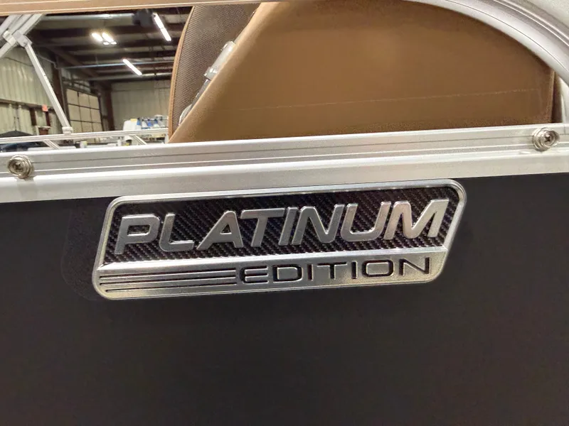 Slide: The Image of Tahoe LTZ VRL 2385 Swingback & 4-Stroke 2026 - 40