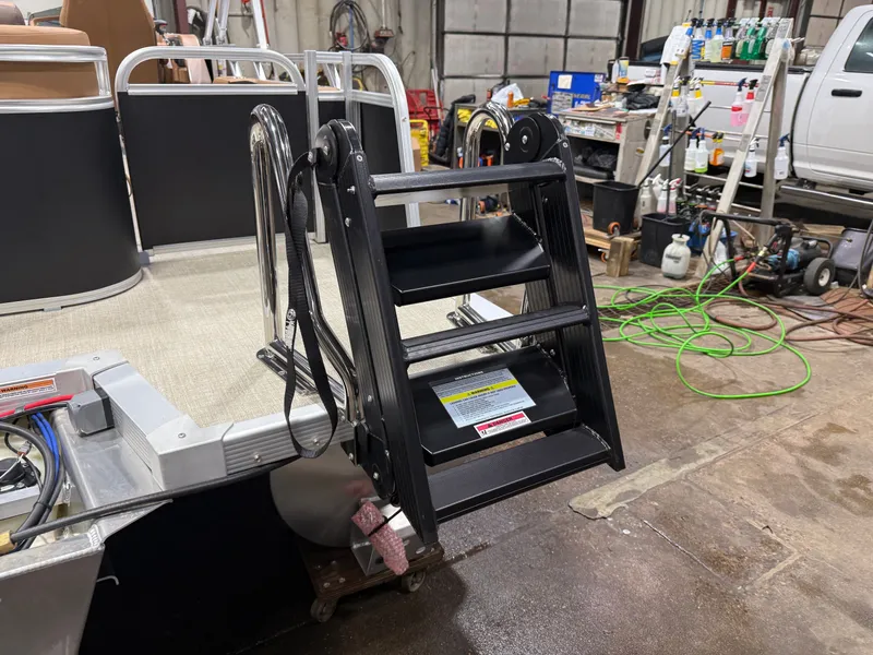 Slide: The Image of Tahoe LTZ VRL 2385 Swingback & 4-Stroke 2026 - 44