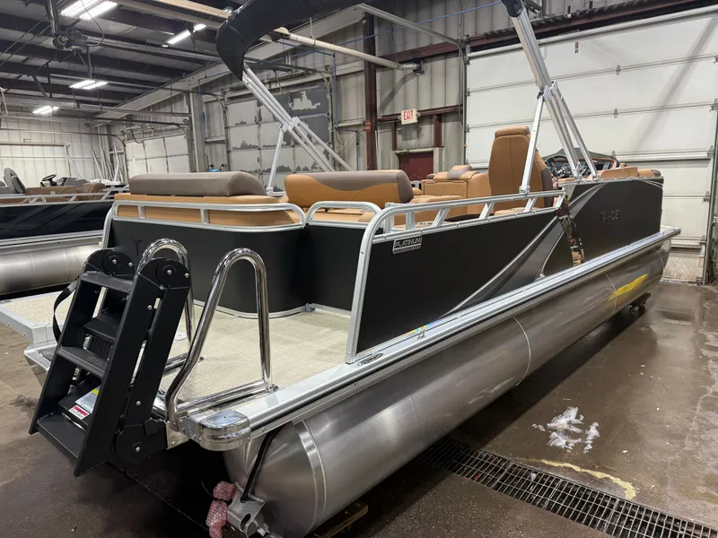 Slide: The Image of Tahoe LTZ VRL 2385 Swingback & 4-Stroke 2026 - 46