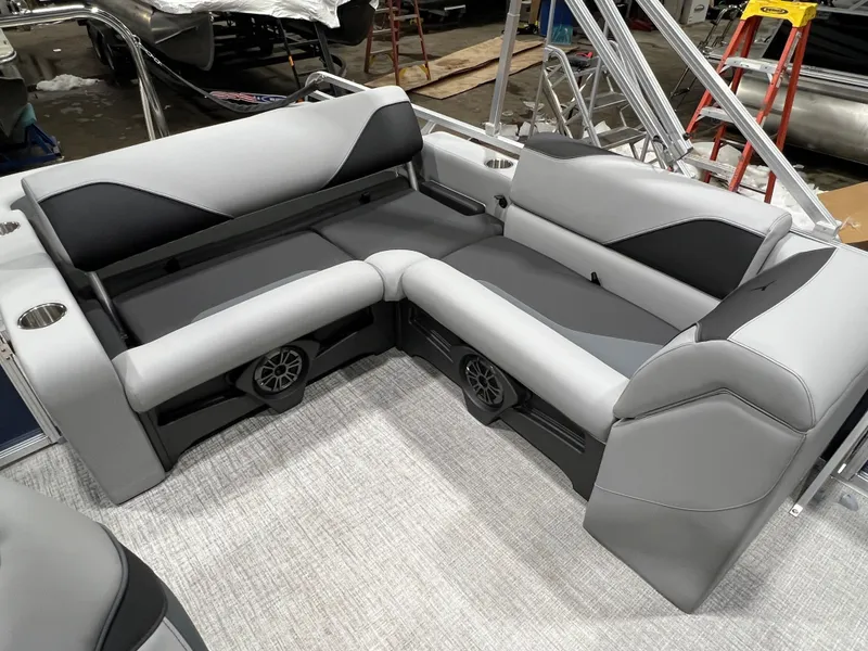 Slide: The Image of Tahoe Sport 2180 Swingback (VRB) & Honda 4-Stroke EFI 2026 - 14