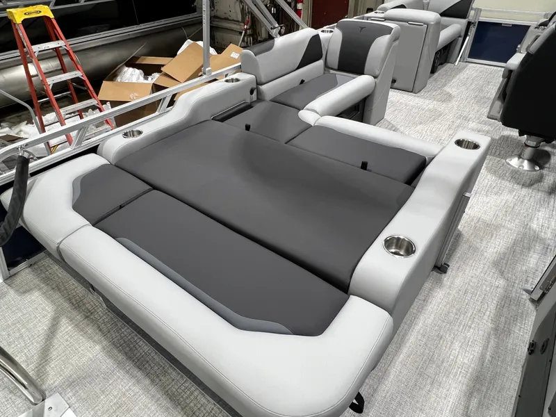 Slide: The Image of Tahoe Sport 2180 Swingback (VRB) & Honda 4-Stroke EFI 2026 - 16