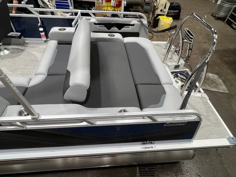 Slide: The Image of Tahoe Sport 2180 Swingback (VRB) & Honda 4-Stroke EFI 2026 - 4