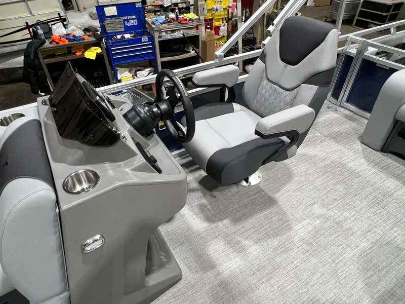 Slide: The Image of Tahoe Sport 2180 Swingback (VRB) & Honda 4-Stroke EFI 2026 - 9