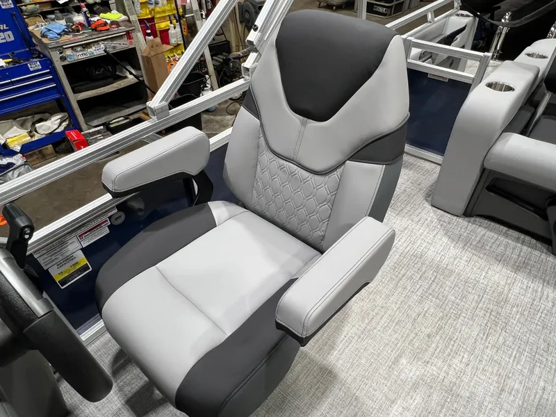 Slide: The Image of Tahoe Sport VRB 2180 Swingback & 4-Stroke $31995 2026 - 10