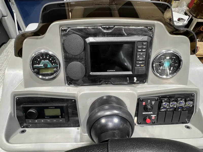 Slide: The Image of Tahoe Sport VRB 2180 Swingback & 4-Stroke $31995 2026 - 12