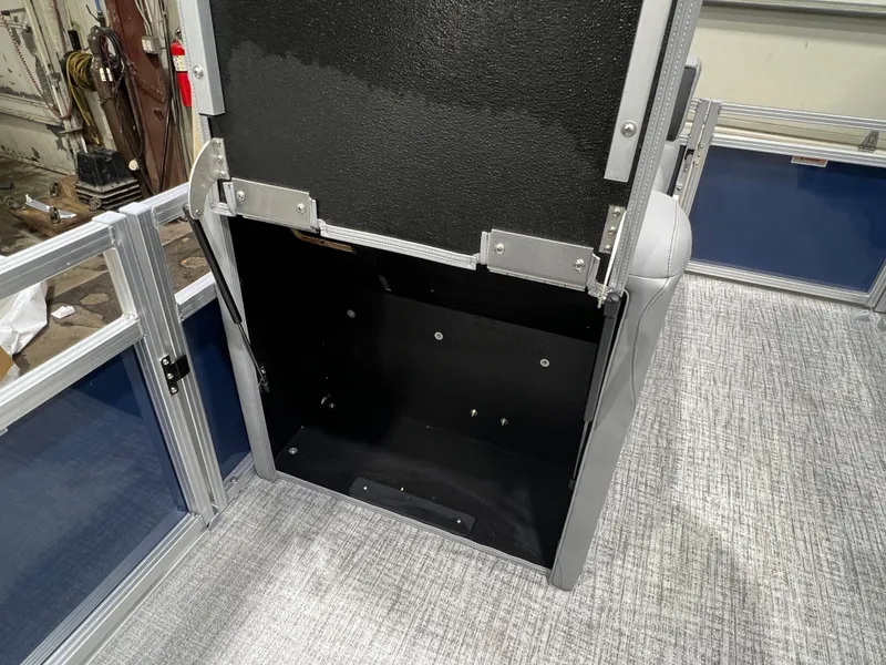 Slide: The Image of Tahoe Sport VRB 2180 Swingback & 4-Stroke $31995 2026 - 20