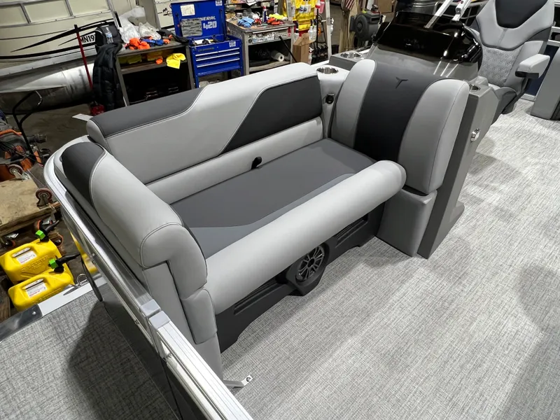 Slide: The Image of Tahoe Sport VRB 2180 Swingback & 4-Stroke $31995 2026 - 6