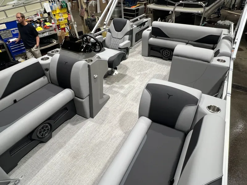 Slide: The Image of Tahoe Sport 2180 Swingback (VRB) & Honda 4-Stroke EFI 2026 - 24