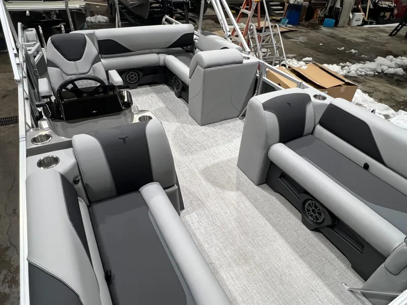 Slide: The Image of Tahoe Sport 2180 Swingback (VRB) & Honda 4-Stroke EFI 2026 - 25