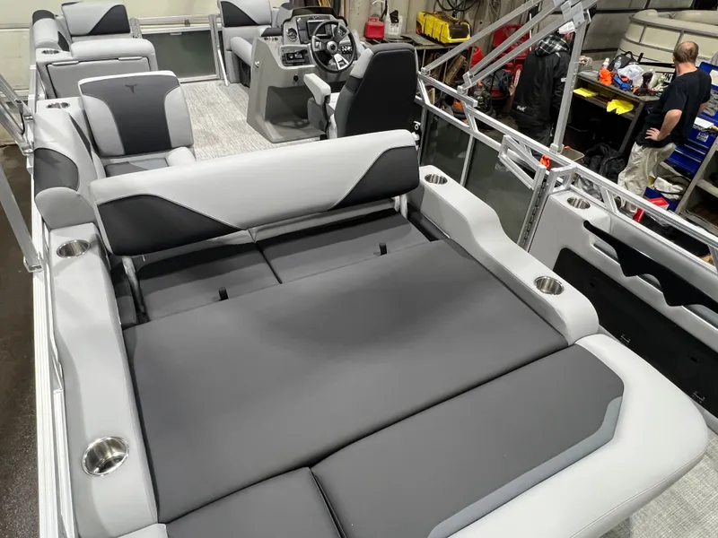 Slide: The Image of Tahoe Sport 2180 Swingback (VRB) & Honda 4-Stroke EFI 2026 - 27