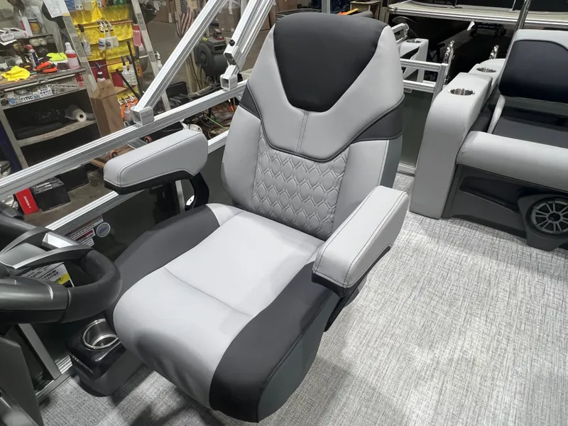 Slide: The Image of Tahoe Sport VRB 2180 Swingback & 4-Stroke $31995 2026 - 10