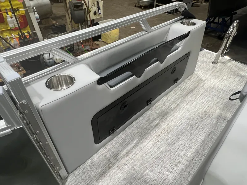 Slide: The Image of Tahoe Sport VRB 2180 Swingback & 4-Stroke $31995 2026 - 21