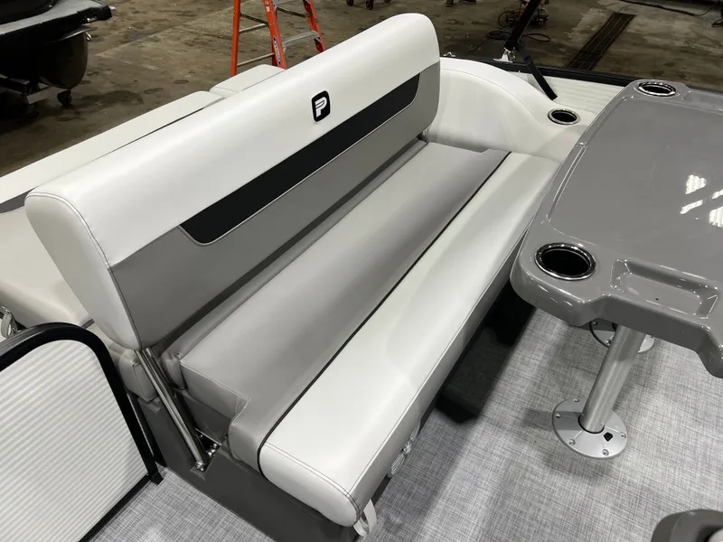 Slide: The Image of Princecraft Vectra 23 RL 2026 - 17