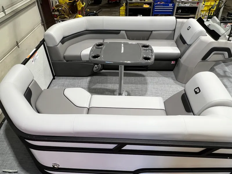 Slide: The Image of Princecraft Vectra 23 RL 2026 - 2