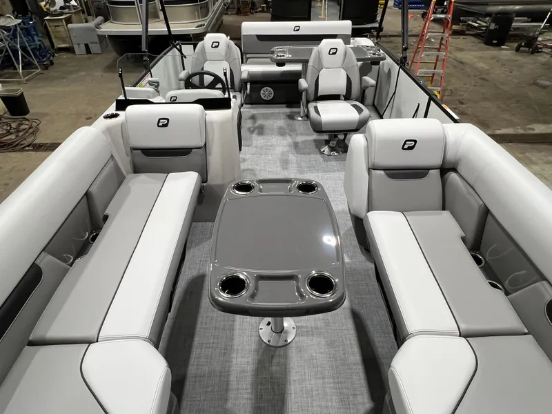 Slide: The Image of Princecraft Vectra 23 RL 2026 - 6