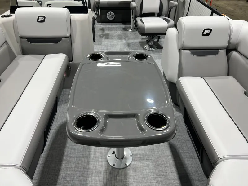 Slide: The Image of Princecraft Vectra 23 RL 2026 - 9