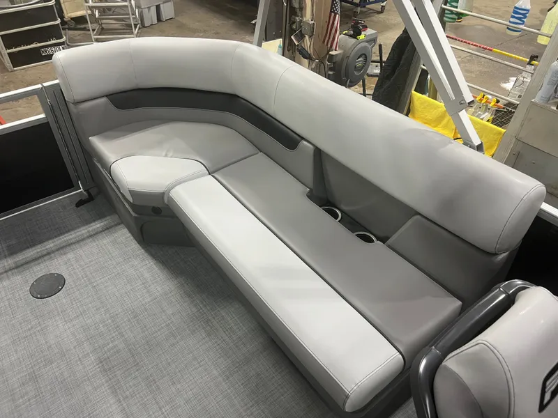 Slide: The Image of Princecraft Vectra 21 Quad Lounge Pontoon & Mercury 4-Stroke EFI 2026 - 11