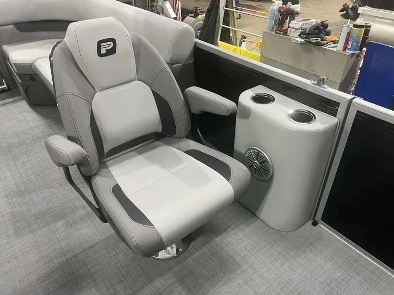 Slide: The Image of Princecraft Vectra 21 Quad Lounge Pontoon & Mercury 4-Stroke EFI 2026 - 6