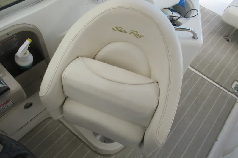 Slide: The Image of White captain's chair on 2001 Searay 280 Sundancer boat deck. - 26