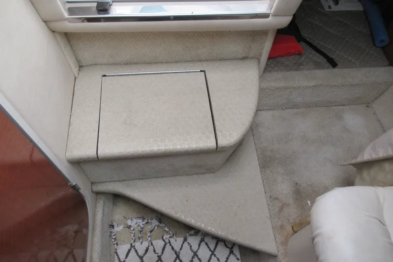 Slide: The Image of Interior steps of a 2001 Searay 280 Sundancer boat, featuring beige carpeting. - 66