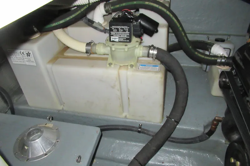 Slide: The Image of Engine compartment of 2001 Searay 280 Sundancer with hoses and pump system. - 78