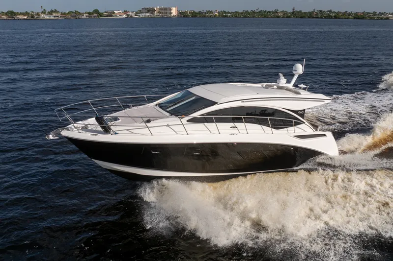 Slide: The Image of Sea Ray 400 SUNDANCER 2018 - 10