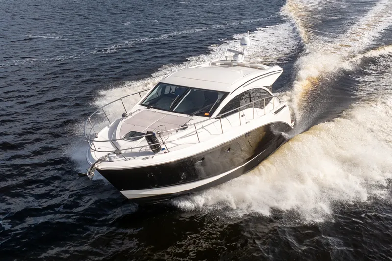 Slide: The Image of Sea Ray 400 SUNDANCER 2018 - 12